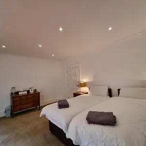 Guest house Firkinn, London